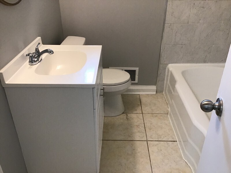 Building Photo - 1907 Lyle Ave