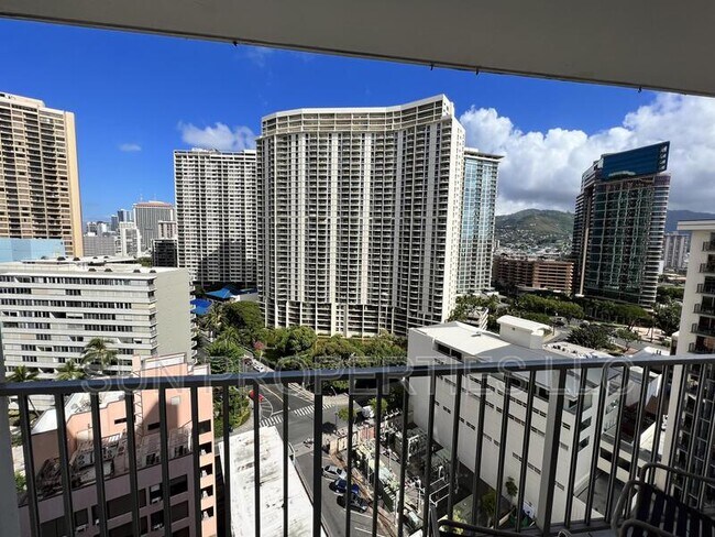 Building Photo - 1920 Ala Moana Blvd