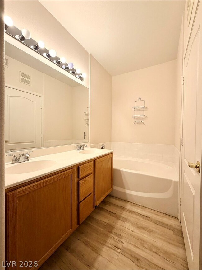 Building Photo - 9901 Trailwood Dr