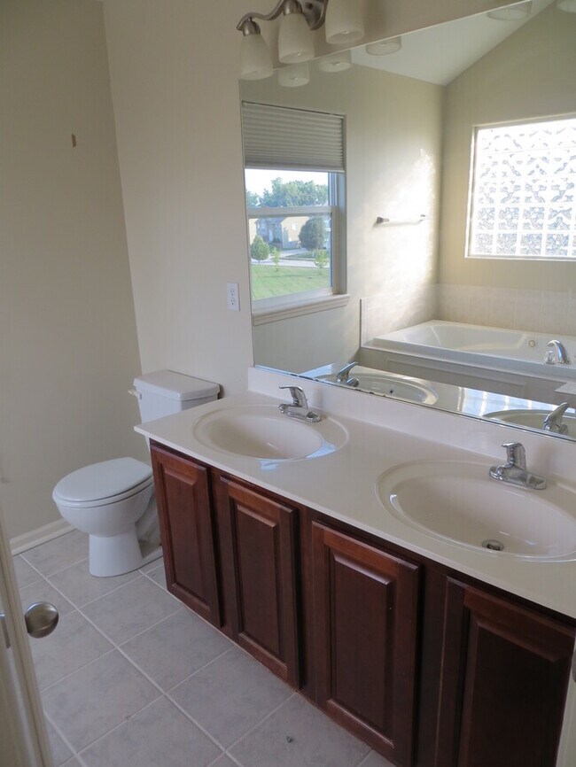 Building Photo - Marvelous Home