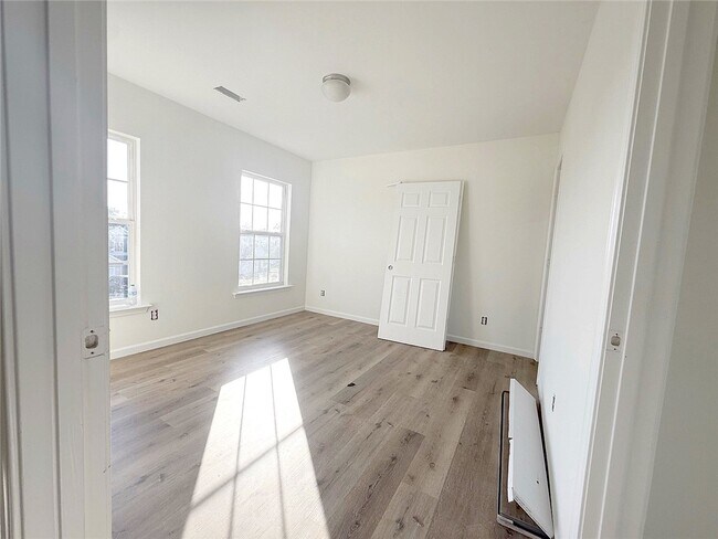 Building Photo - 414 Bentridge Dr