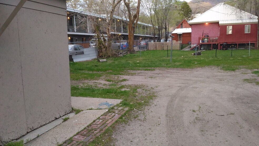 Building Photo - 2350 Orchard Ave