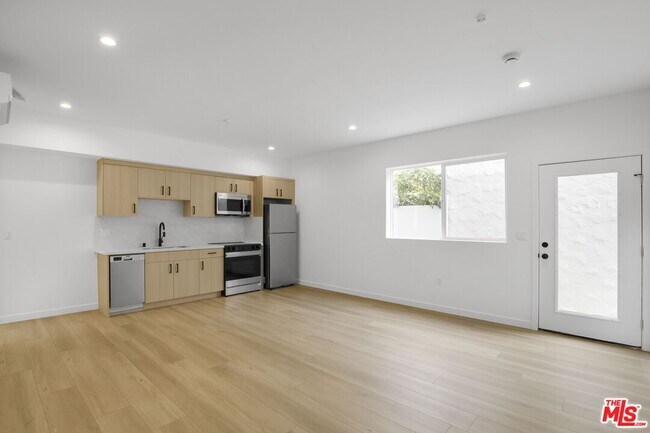 Building Photo - 10826 1/4 Hesby St