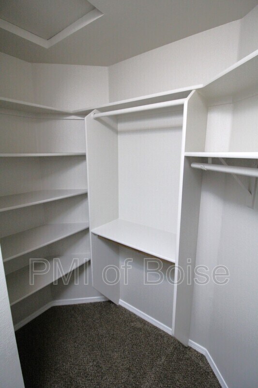 Building Photo - 5801 N Cobbler Ln