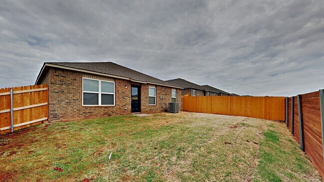 Building Photo - A Very Nice 3 Bedroom 2 Bath Home in Yukon Schools