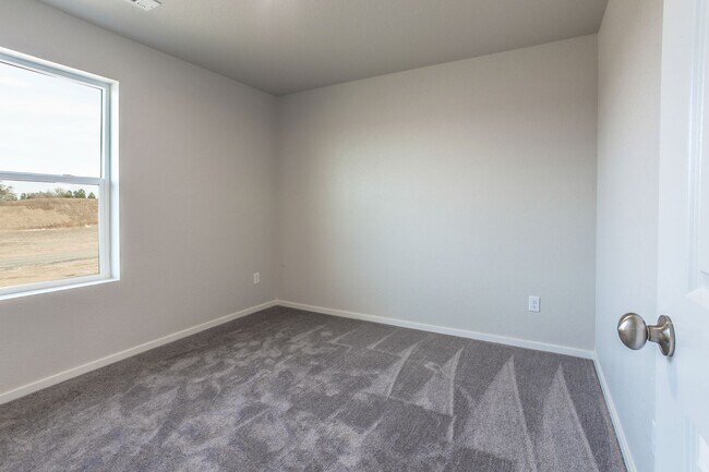 Building Photo - Exquisite 3 Bed 2.5 Bath Single Family Home