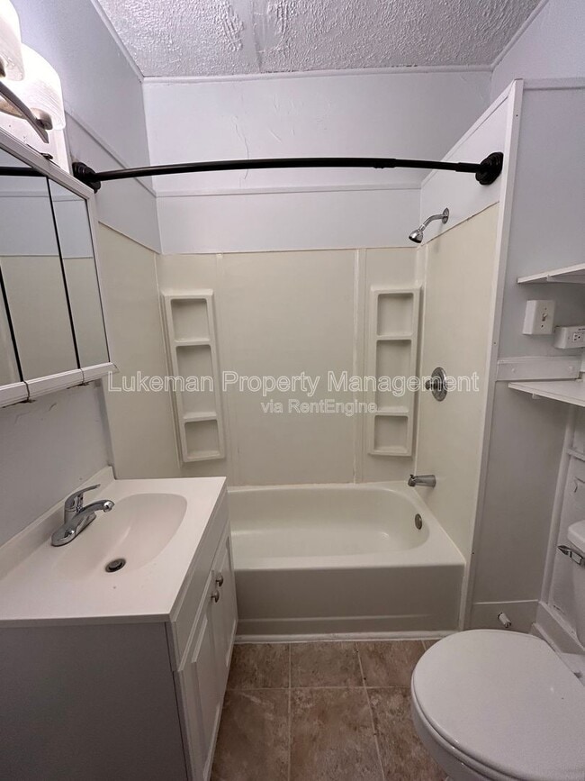 Building Photo - 428 S Westnedge Ave