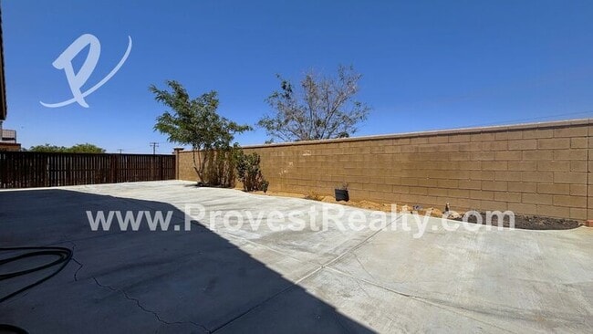 Building Photo - 8725 Bridgeport Ave