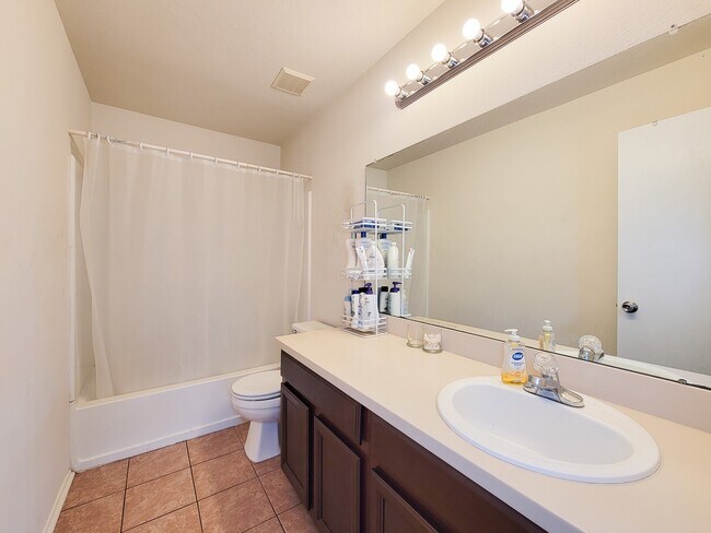Building Photo - 2131 Cold River Dr