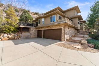 Building Photo - Stunning Fully Furnished Home in Roxborough Park!