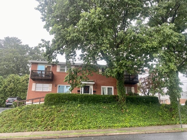 Building Photo - 848 N 16th St