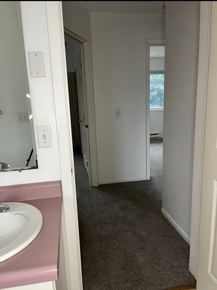 Hallway upstairs - 813 Stein Ct