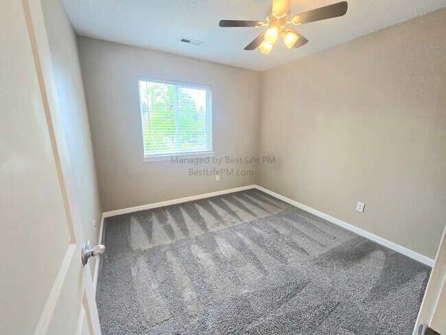 Building Photo - 17923 SW Niks Dr