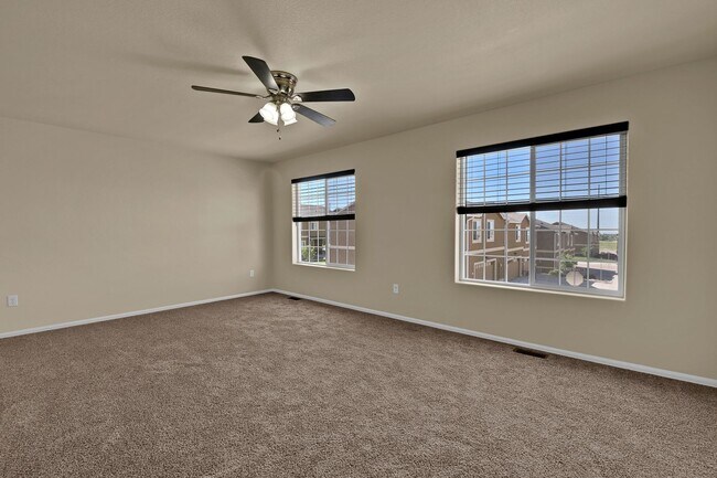 Building Photo - Move-In Ready Townhome with Luxury Finishe...