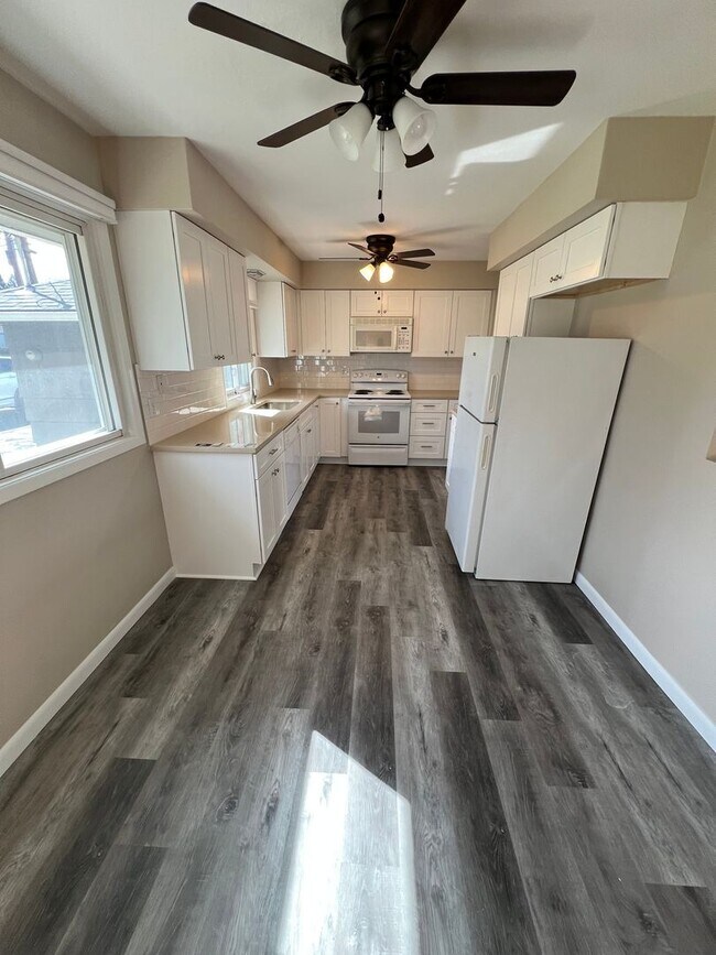 Building Photo - Modern 3-Bedroom, 1.5-Bath Home with Private Office & Large Patio