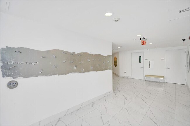 Building Photo - 480 NE 30th St