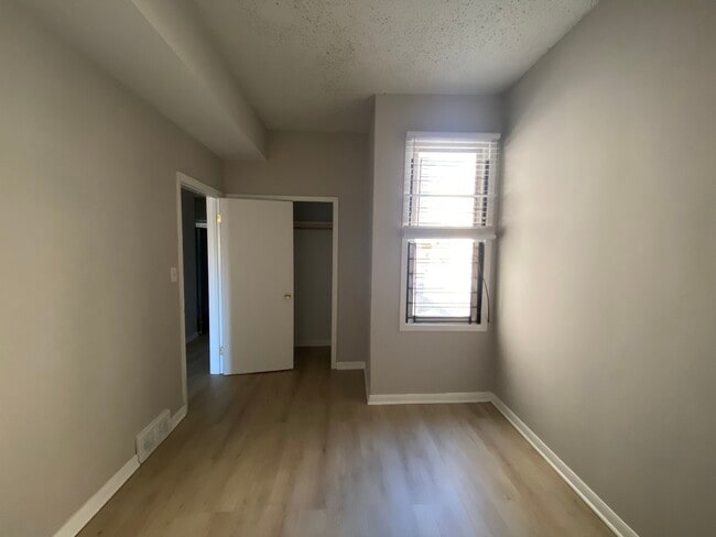 Building Photo - 4530 N Lincoln Ave