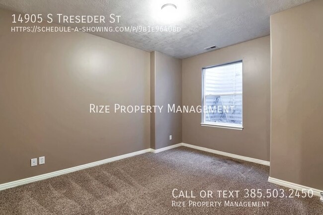 Building Photo - 14905 Treseder St