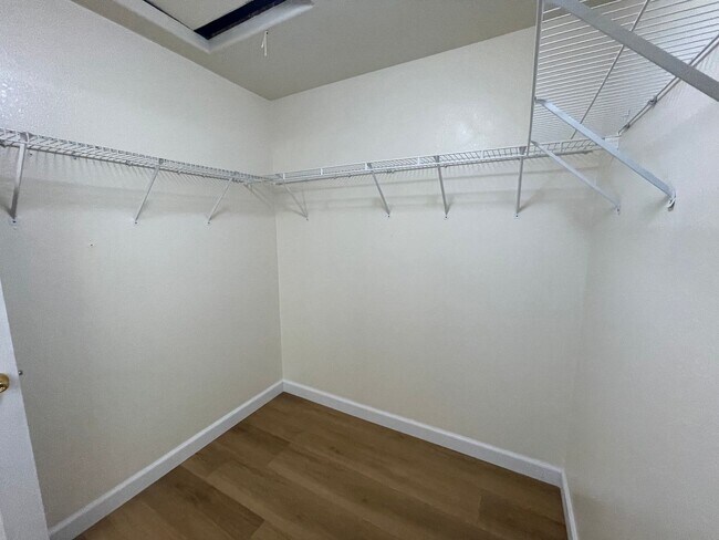 Building Photo - Apple Valley Home in The Vineyards- 3 Bedrooms, 2 Bathrooms, 2 Car Garage, New Flooring