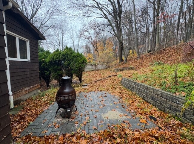 Building Photo - 13 Wawecus Hill Rd