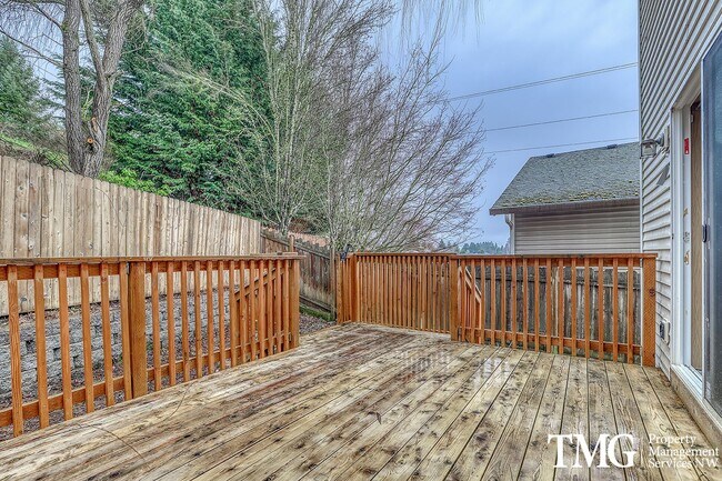 Building Photo - Spacious 4 Bedroom/2.5 Bath Hazell Dell Home!