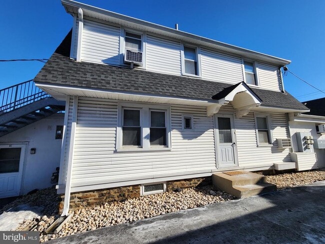 Building Photo - 1310 Easton Rd