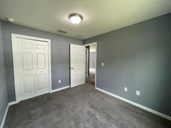 Building Photo - **Beautiful 3 Bd 2 Bath!! AVAILABLE AFTER JUNE 15TH**