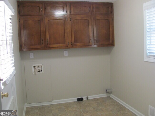 Building Photo - 3415 Macland Rd