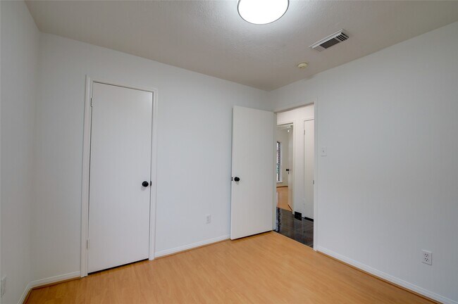 Building Photo - 12807 Ambrose St