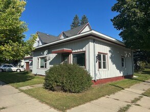 Building Photo - 1 Bed, 1 Bath Apartment - Staples