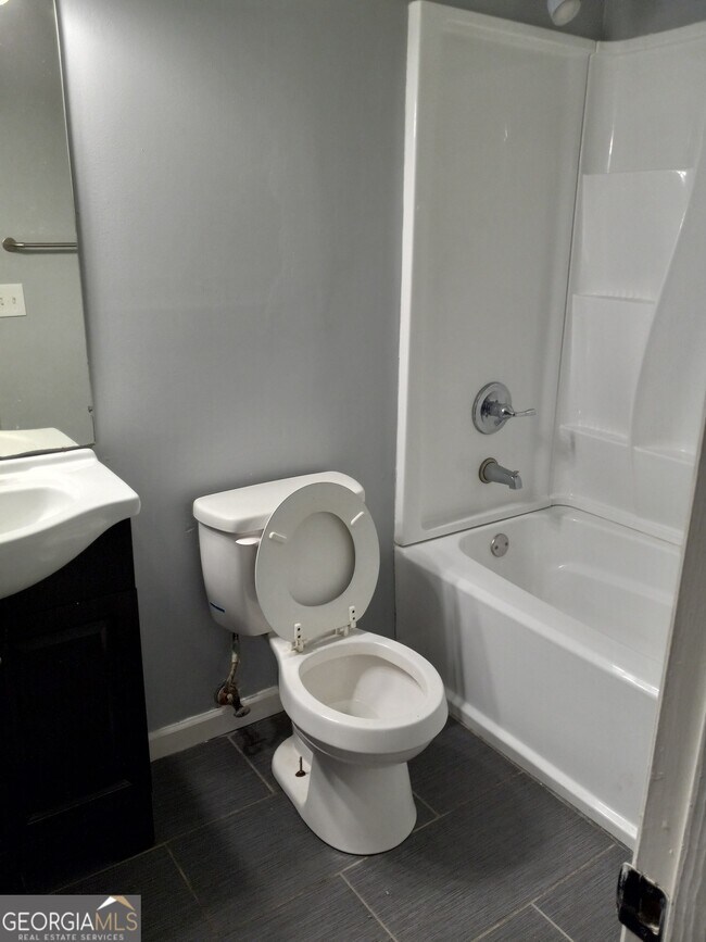 Building Photo - 2036 Charter Manor