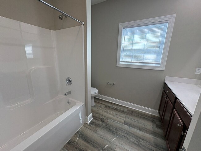 Building Photo - 505 Twisted Oak Dr NW