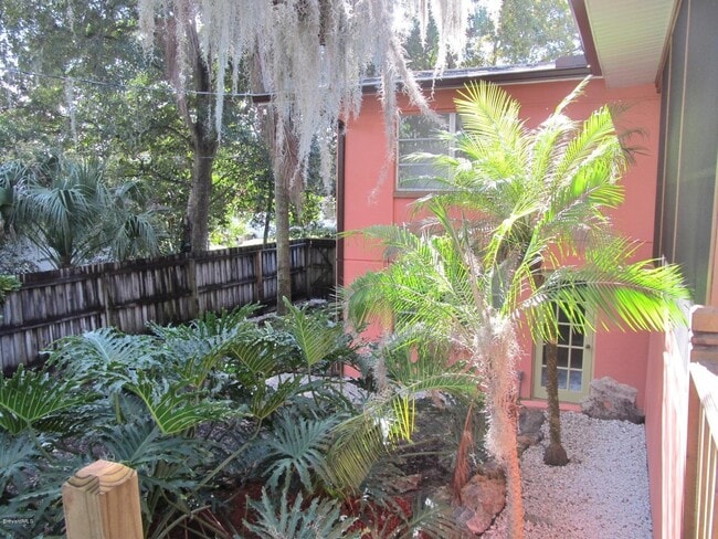 Building Photo - 204 River Heights Dr