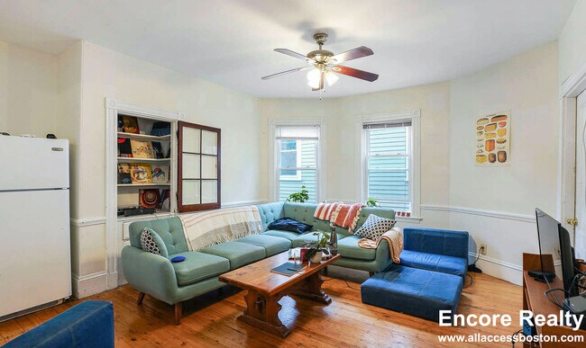 Building Photo - 13 Sachem St