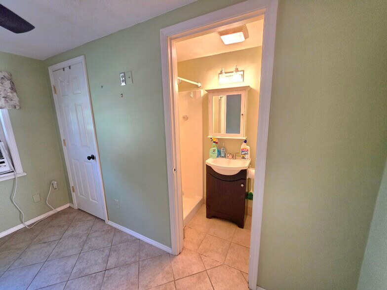 Building Photo - 4068 Peace Dr