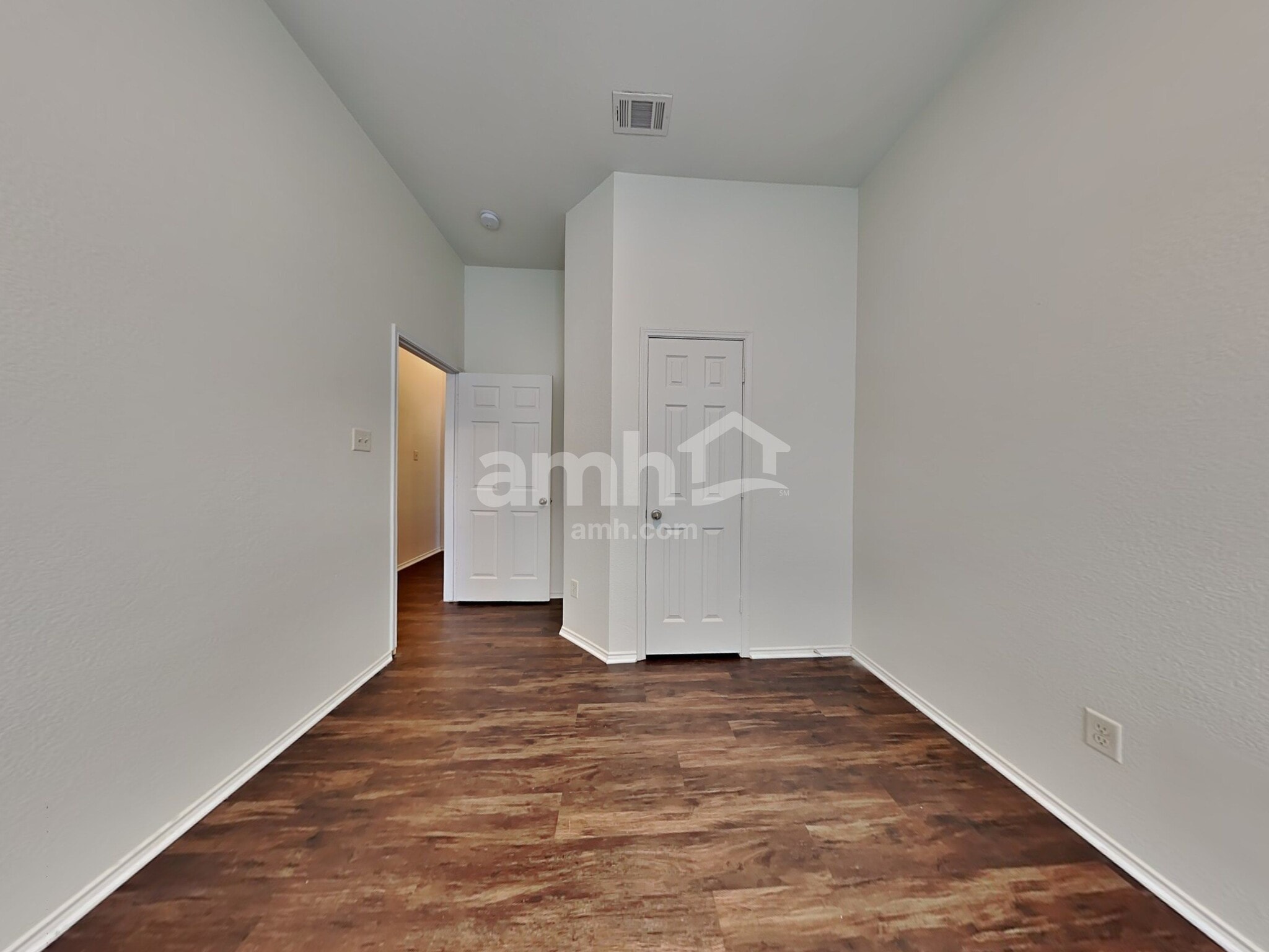 Building Photo - 515 Hampton Ct