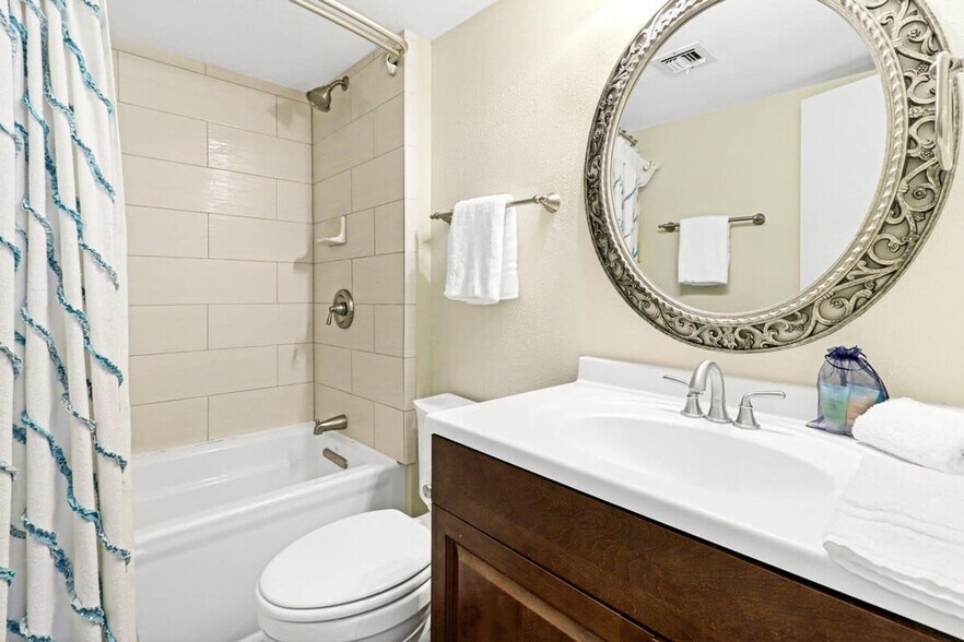 Building Photo - 1421 Eleventh Street-SI ID1023214P