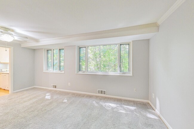 Building Photo - 10501 Montrose Ave