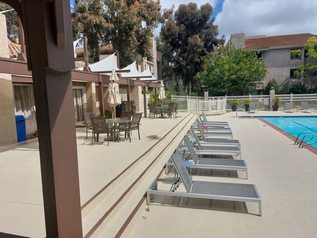 Building Photo - Mission Ridge 2 Bedroom 2 Bath Condo for Rent