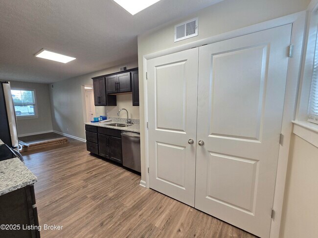 Building Photo - 9124 Kenlock Dr