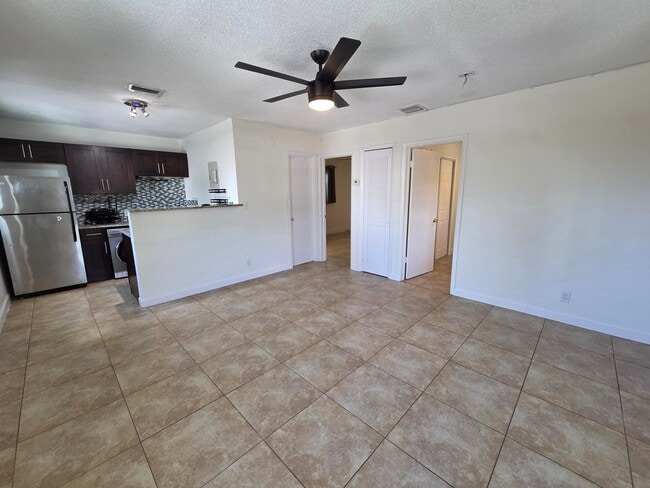 Building Photo - 720 NE 2nd St