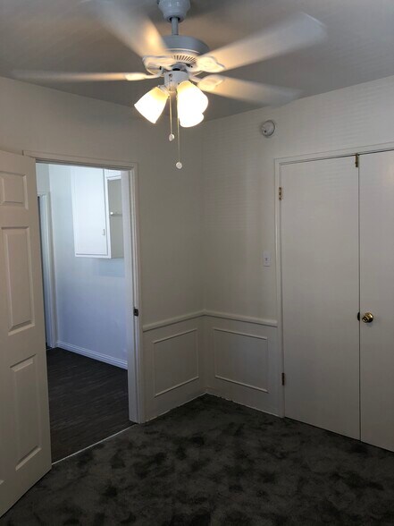Building Photo - 609 Kelton Ave