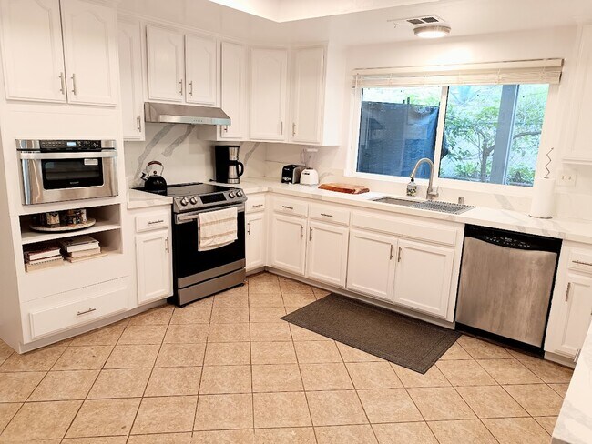 Building Photo - 1620-1624 York Dr