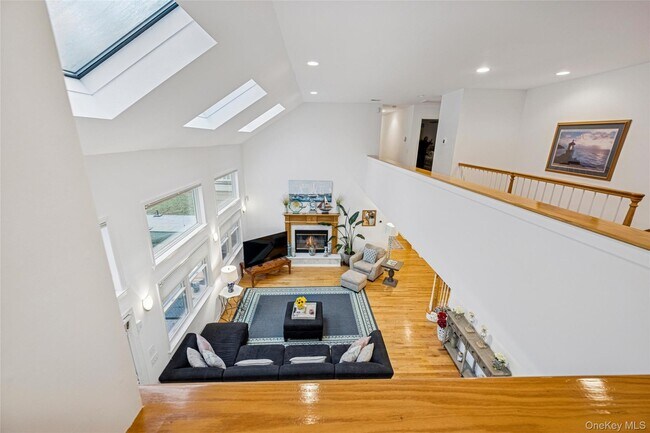 Building Photo - 4 The Registry