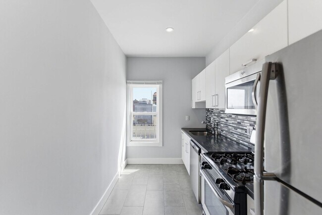 Building Photo - 903 Pine St