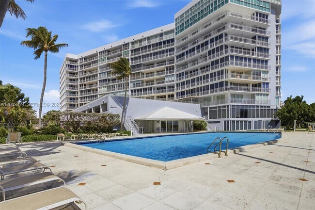 Building Photo - 600 Grapetree Dr