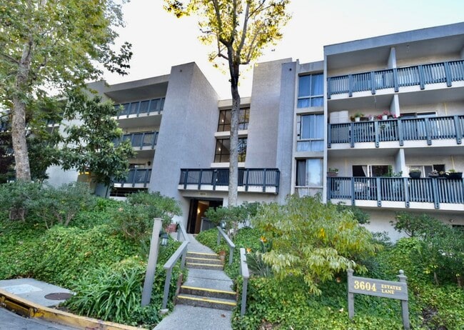 Building Photo - 3604 W Estates Ln