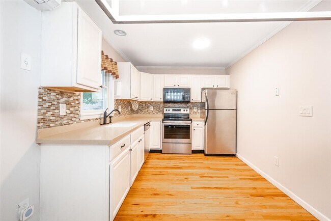 Building Photo - 60 Remington Pl