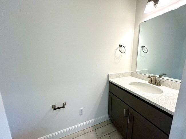 Building Photo - Gorgeous Contemporary Family Home in Cente...
