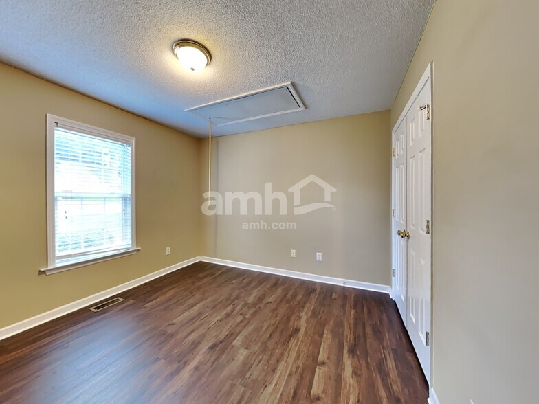 Building Photo - 728 Kavkaz St